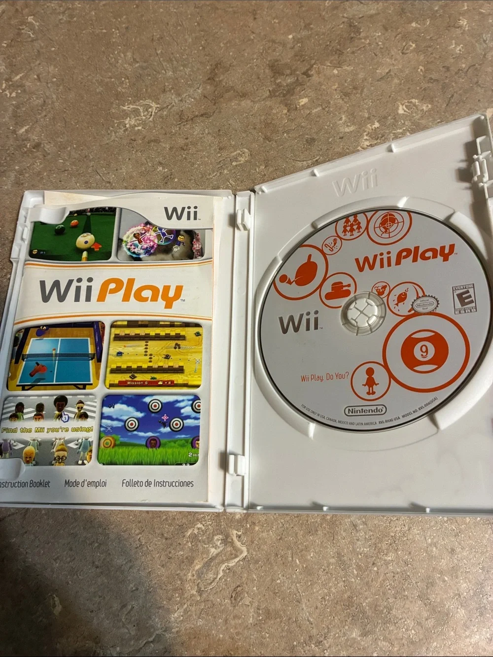 Nintendo WiiPlay Game Disc, Case & Manual - White/Orange Accents